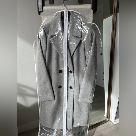 ✅Sold✅ Reserved Women’s Double-Breasted Wool Coat – Size 36 (US 6 / S-M) - Picture 3 of 10